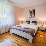 Počitniška hiša Slavc With 5 Bedrooms *