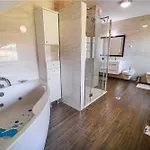 Slavc With 5 Bedrooms Počitniška hiša Brezice