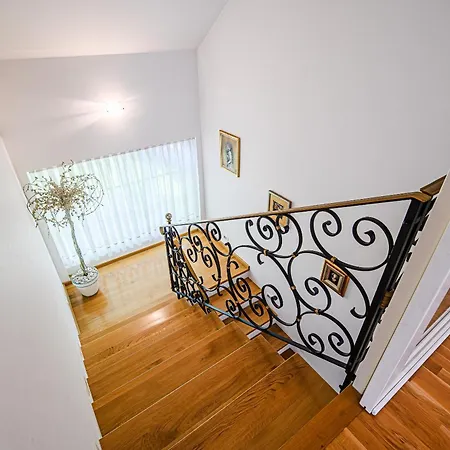 Slavc With 5 Bedrooms Сasa de vacaciones *