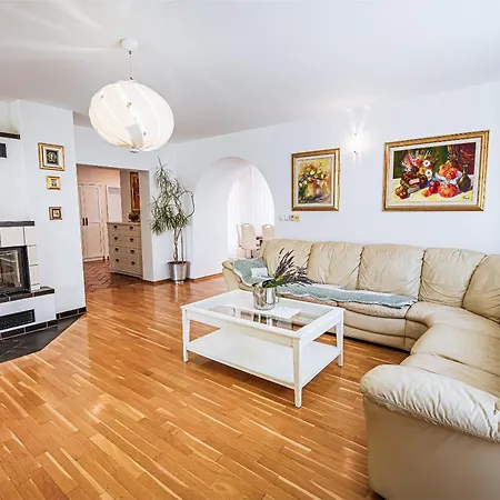 Slavc With 4 Bedrooms