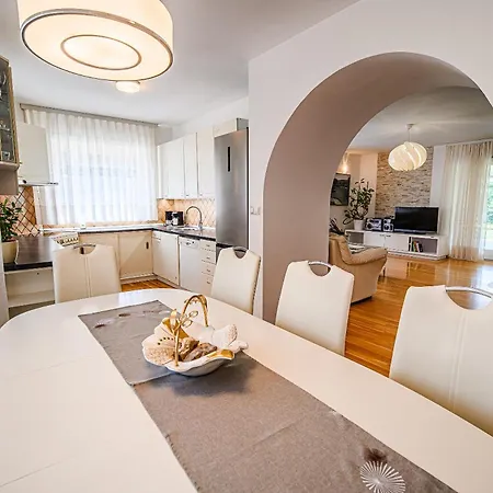 Slavc With 4 Bedrooms