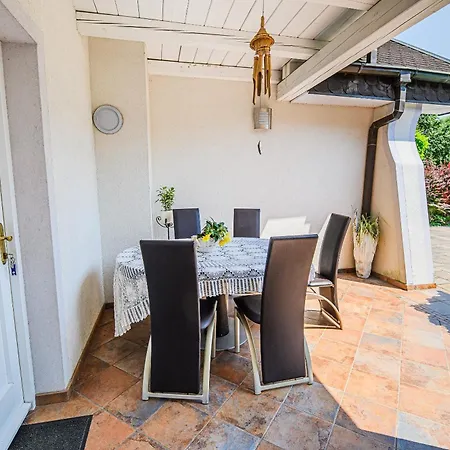 Сasa de vacaciones Slavc With 5 Bedrooms
