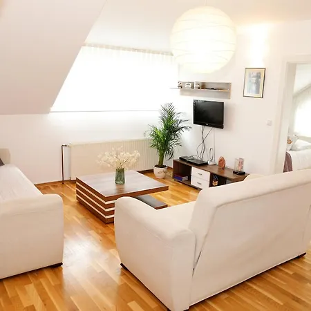 Slavc With 5 Bedrooms Сasa de vacaciones Brežice