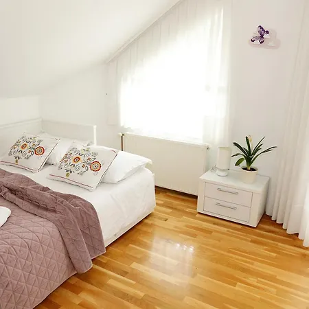 Slavc With 4 Bedrooms * Brežice
