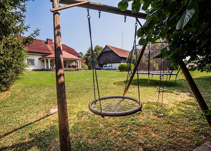 Slavc With 4 Bedrooms بيت للعطل Brežice