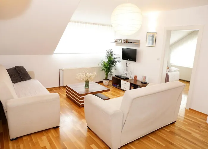 Slavc With 4 Bedrooms بيت للعطل Brežice