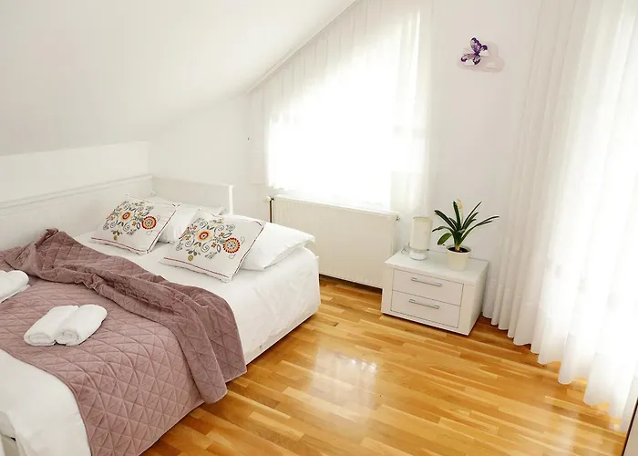 Slavc With 4 Bedrooms * Brežice
